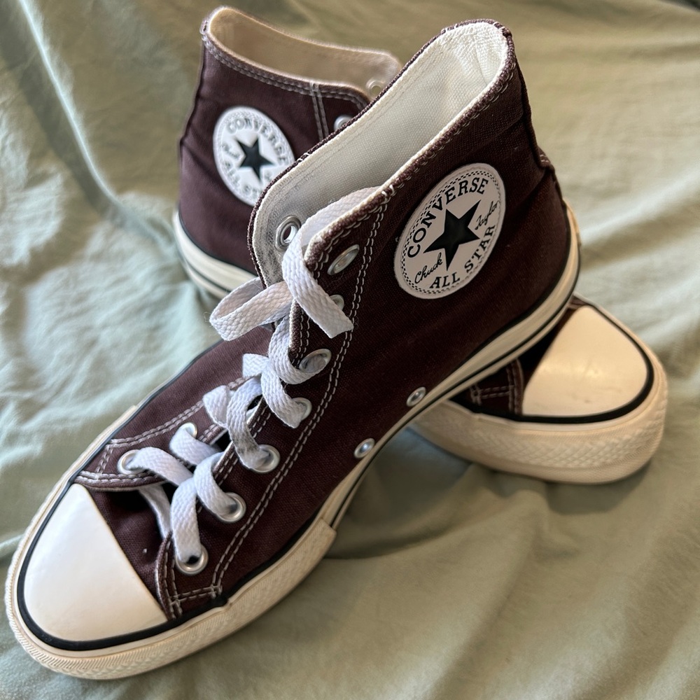 Converse Chuck 70 High Top Shoes
Brown - size: men 5.5 women 7.5